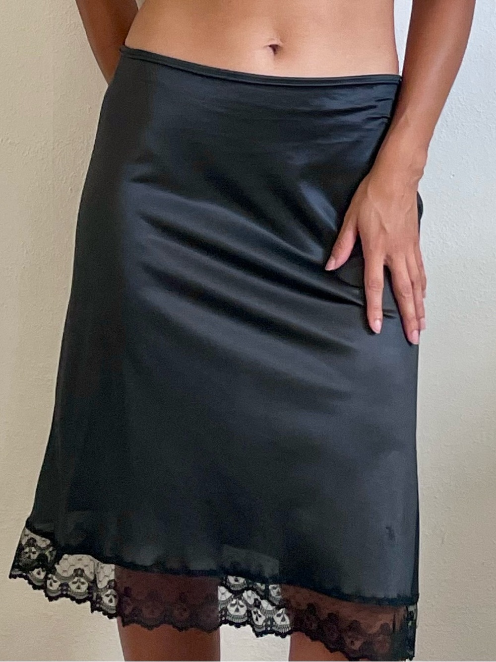 NWOT Vintage DVF Diane Von Furstenberg Black Lace Half Slip M/L